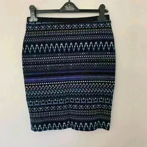 Karen Kane Skirt Size 4 Sweater Material, Fully Lined - Picture 1 of 4